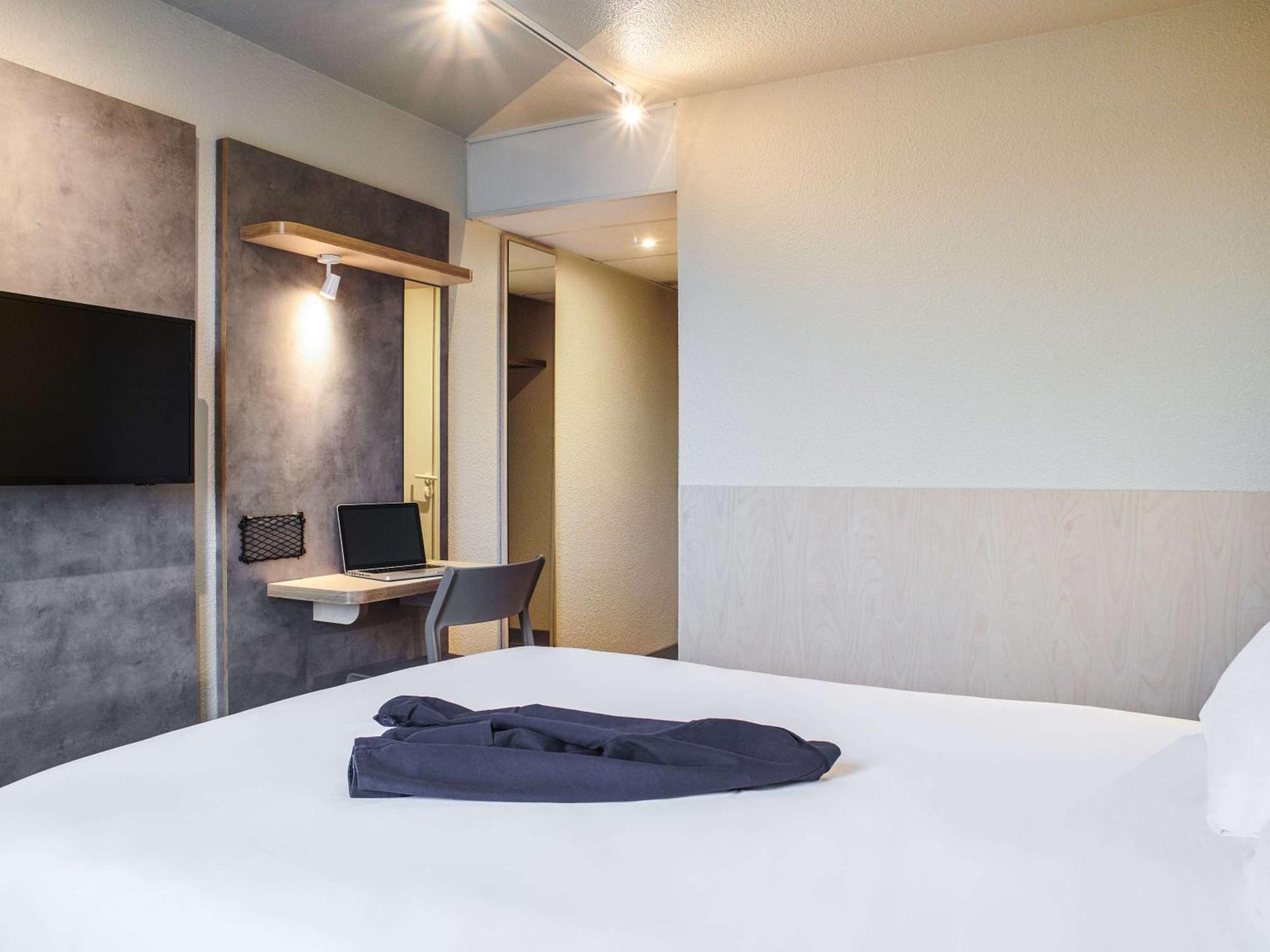 Hotel Ibis Budget Nantes Ouest Atlantis Couëron Zewnętrze zdjęcie